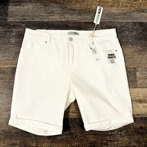 Code Bleu Woman's White Mid Rise Rolled Cuffed Soho Bermuda Shorts Size 14W NWT